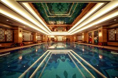 酒店室内恒温泳池和养生会所